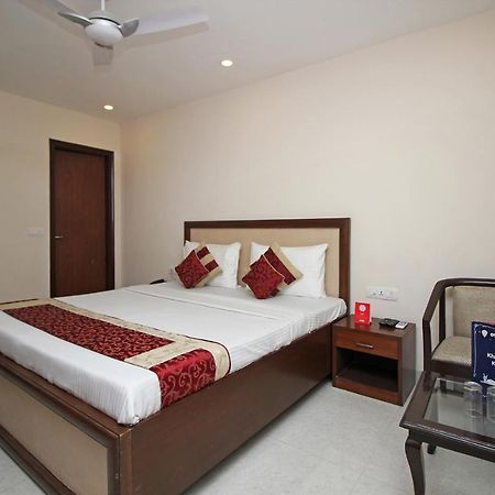 Oyo Hotel Blu Pebbles Near Delhi Airport ニューデリー エクステリア 写真