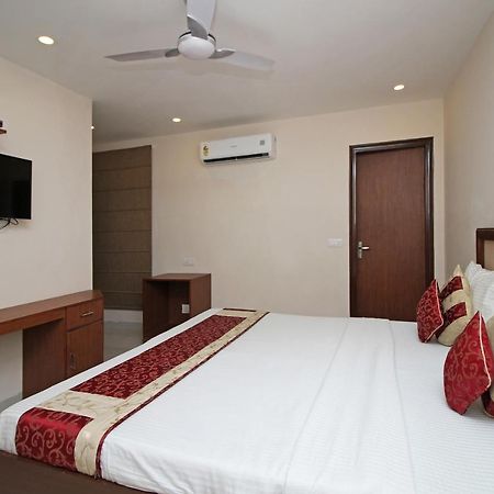Oyo Hotel Blu Pebbles Near Delhi Airport ニューデリー エクステリア 写真