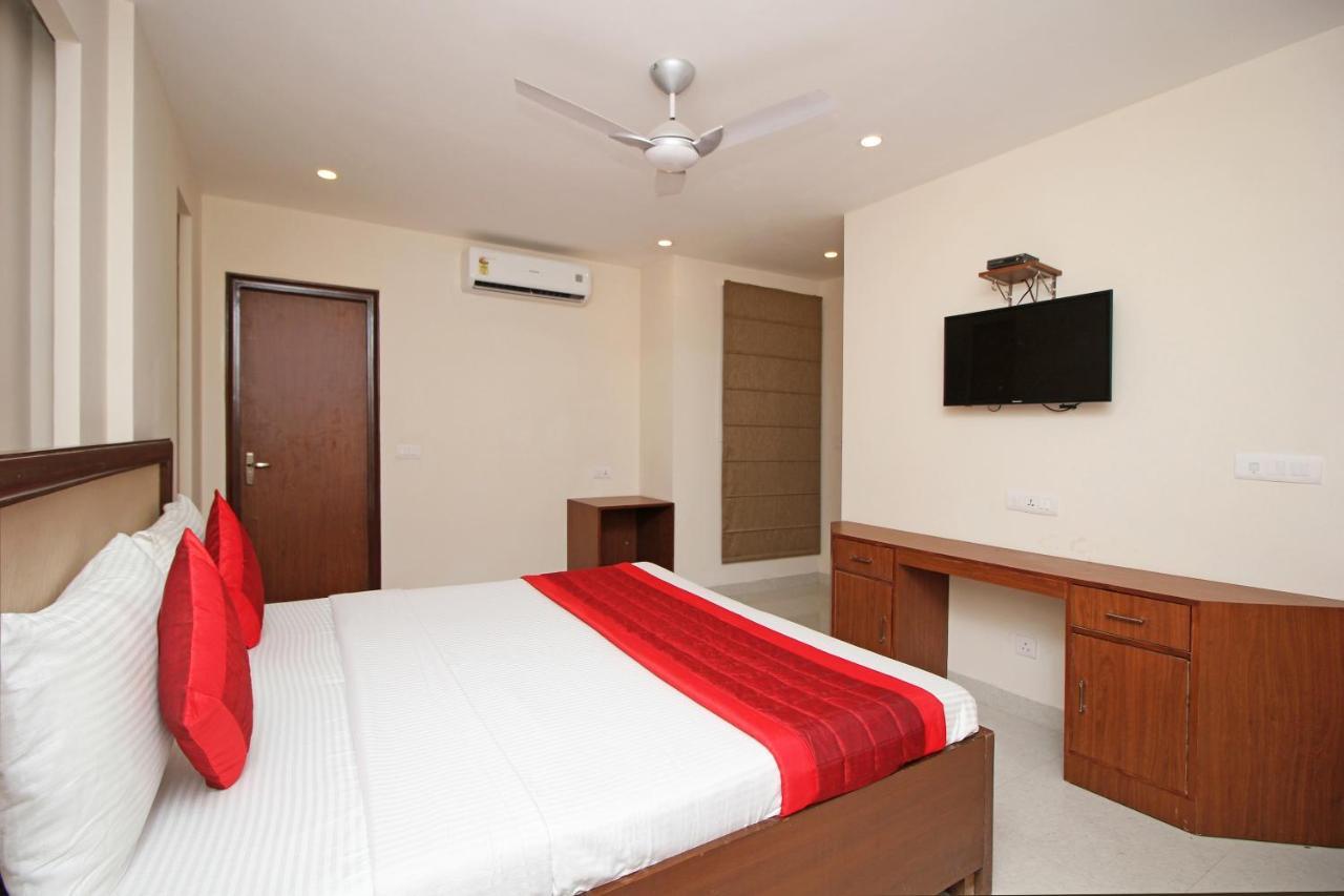 Oyo Hotel Blu Pebbles Near Delhi Airport ニューデリー エクステリア 写真