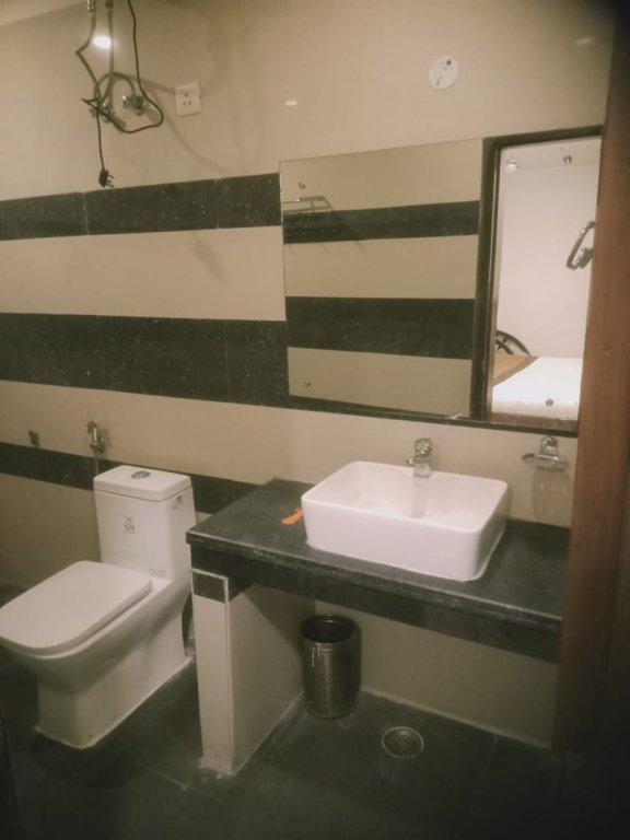 Oyo Hotel Blu Pebbles Near Delhi Airport ニューデリー エクステリア 写真